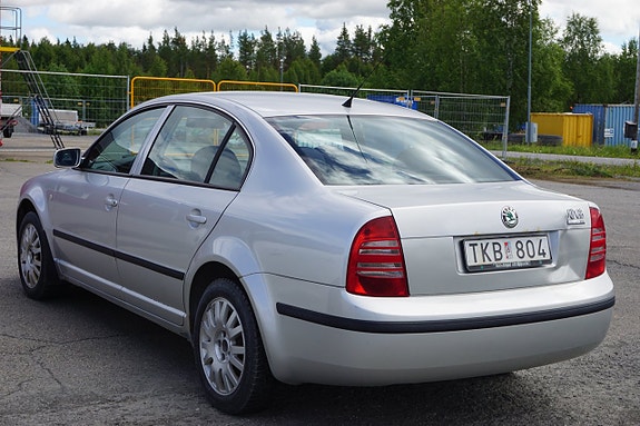 Skoda Superb 4 of 5