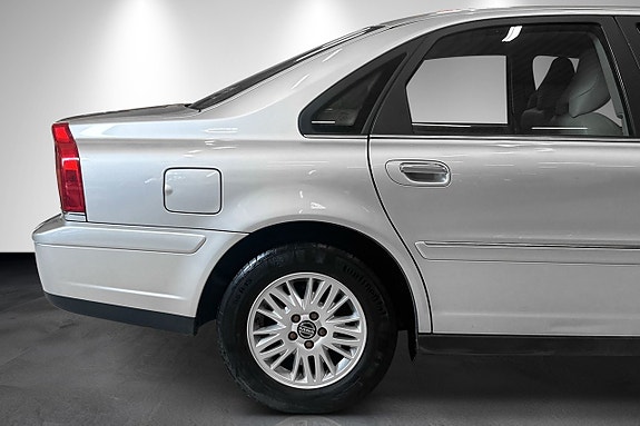 Volvo S80 3 of 5