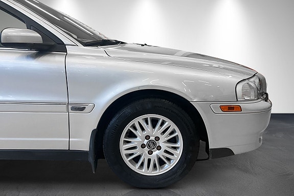 Volvo S80 4 of 5