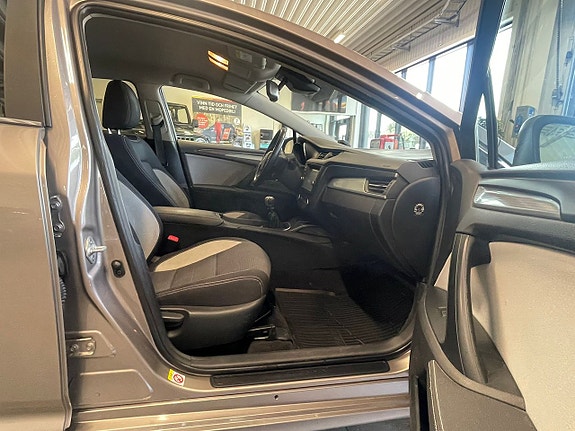 Toyota Avensis 12 of 26