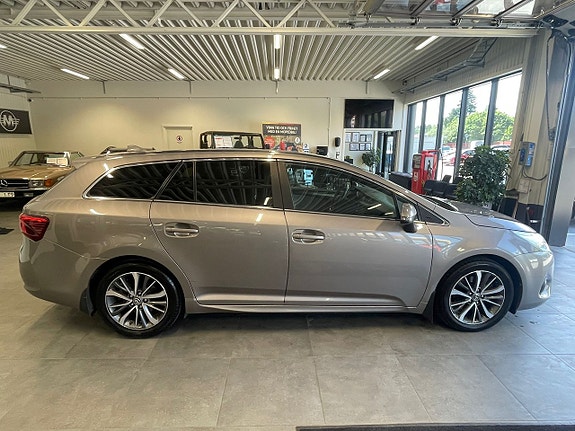 Toyota Avensis 4 of 26