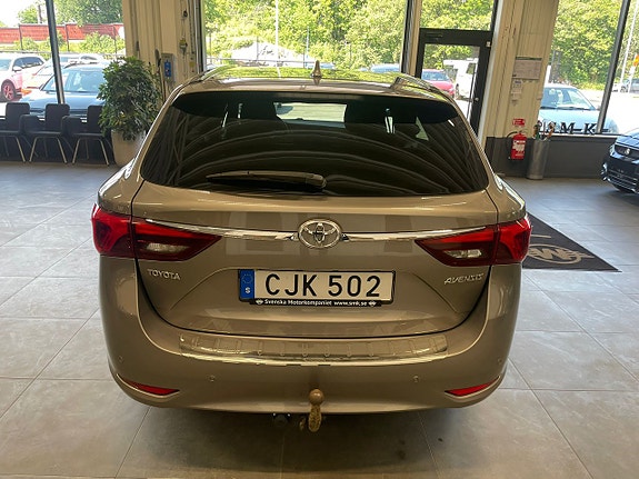Toyota Avensis 5 of 5