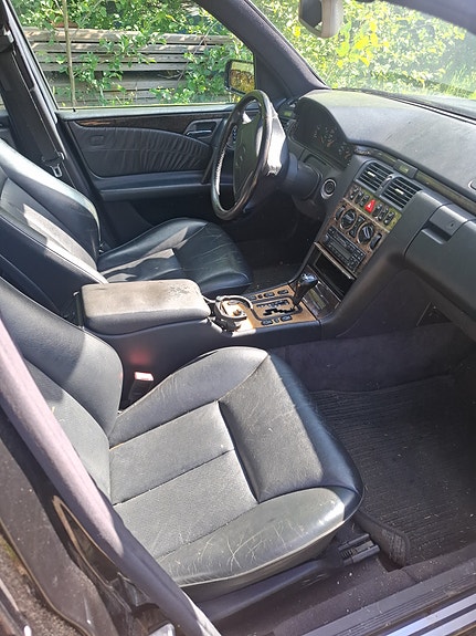 Mercedes-Benz E320 2 of 4