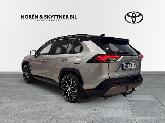Toyota RAV4 3 of 5