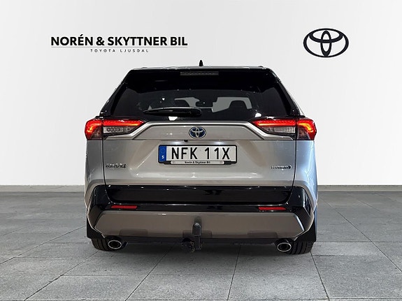 Toyota RAV4 5 of 5
