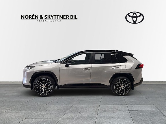 Toyota RAV4 4 of 5