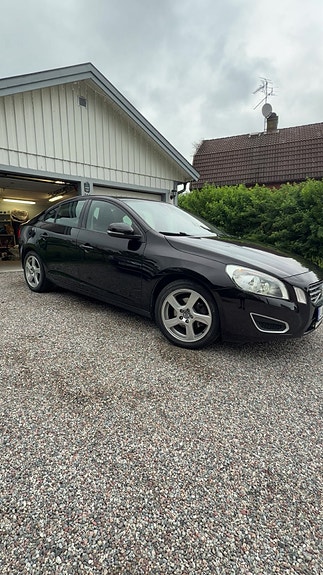 Volvo S60 2 of 5