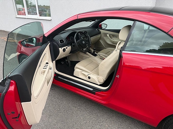 Volkswagen Eos 16 of 25