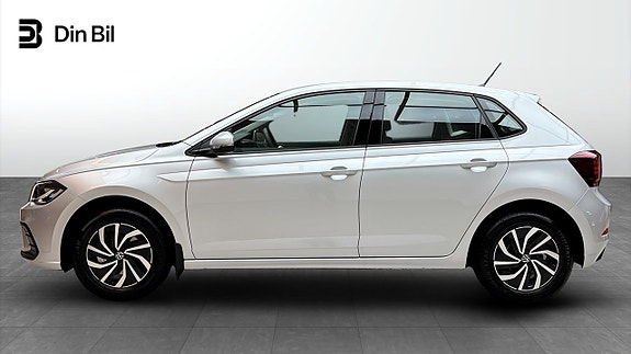 Volkswagen Polo 2 of 5