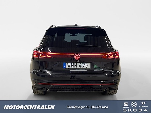 Volkswagen Touareg 4 of 5