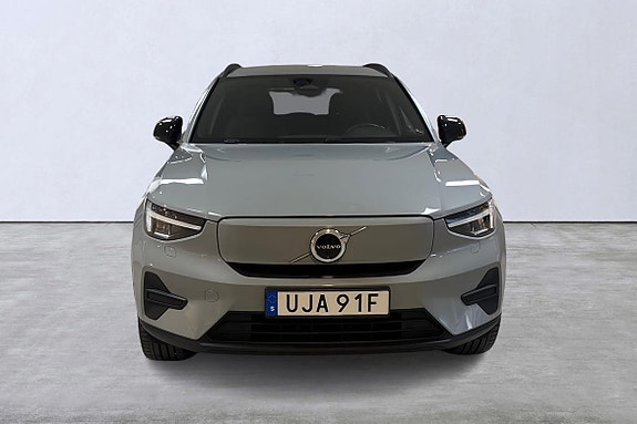Volvo EX40 7 of 15