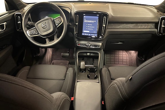 Volvo EX40 9 of 15