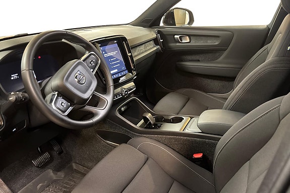 Volvo EX40 8 of 15
