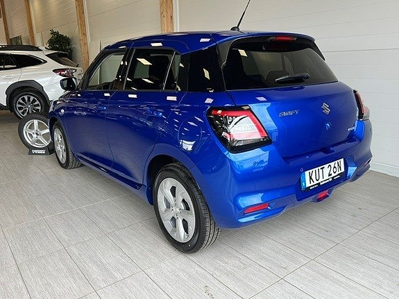 Suzuki Swift 2 of 5