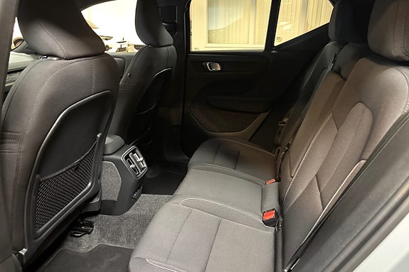 Volvo EX40 12 of 16