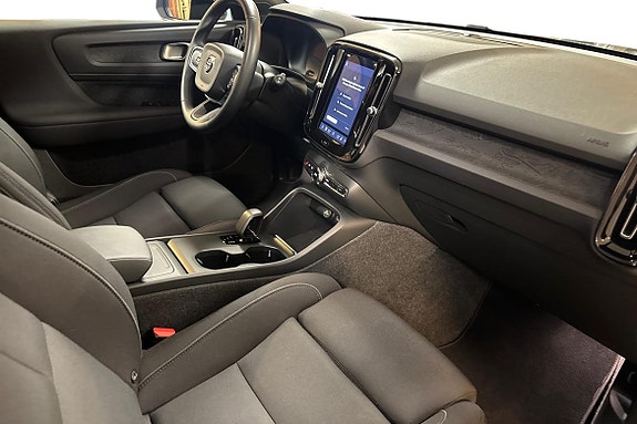 Volvo EX40 10 of 16
