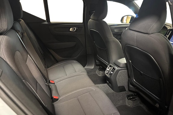 Volvo EX40 11 of 16