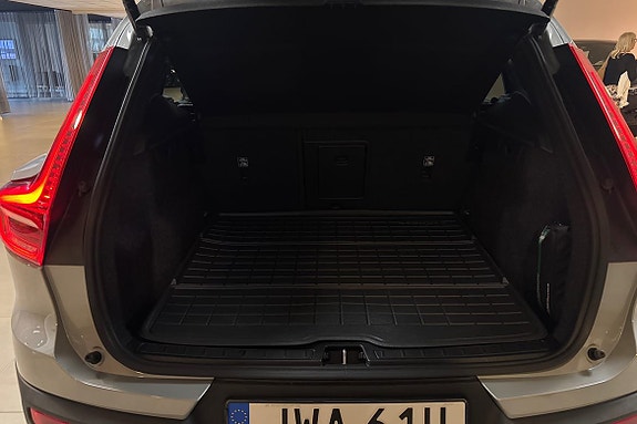 Volvo EX40 13 of 16