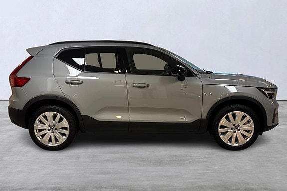 Volvo EX40 3 of 16