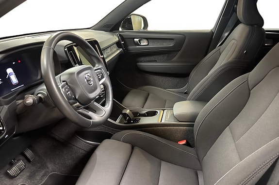 Volvo EX40 8 of 16