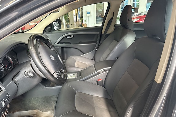 Volvo V70 11 of 23