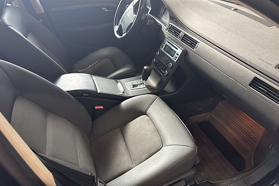 Volvo V70 13 of 23