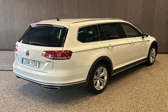Volkswagen Passat Alltrack 4 of 5