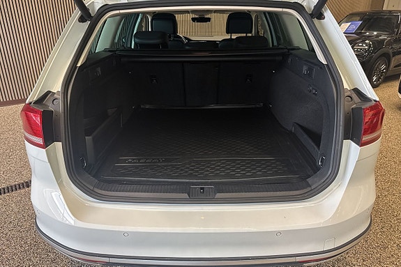 Volkswagen Passat Alltrack 8 of 11