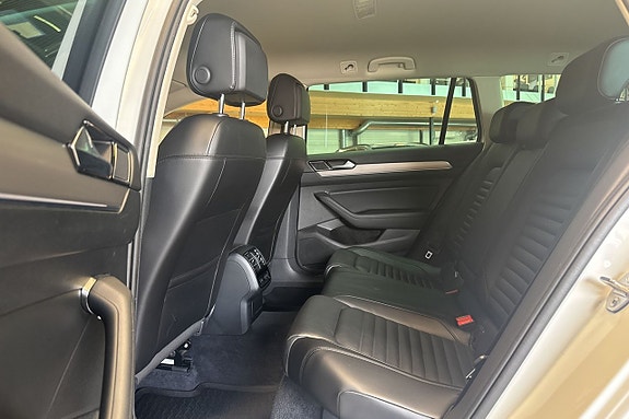 Volkswagen Passat Alltrack 7 of 11