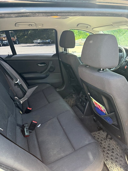 BMW 320i 6 of 6