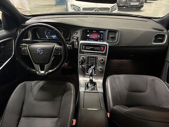 Volvo V60 Cross Country 11 of 18