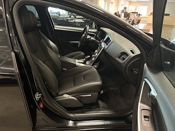 Volvo V60 Cross Country 9 of 18