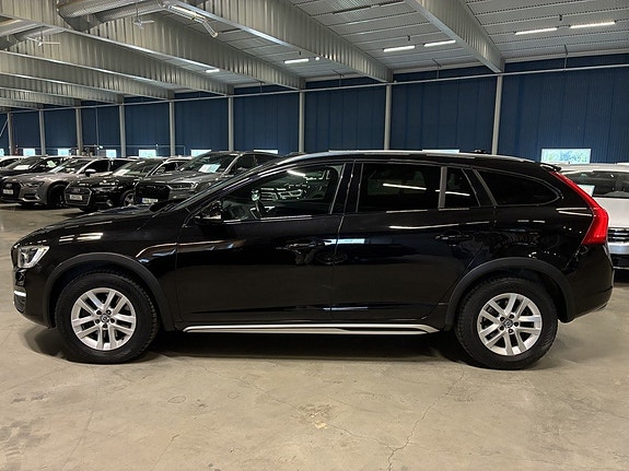 Volvo V60 Cross Country 6 of 18
