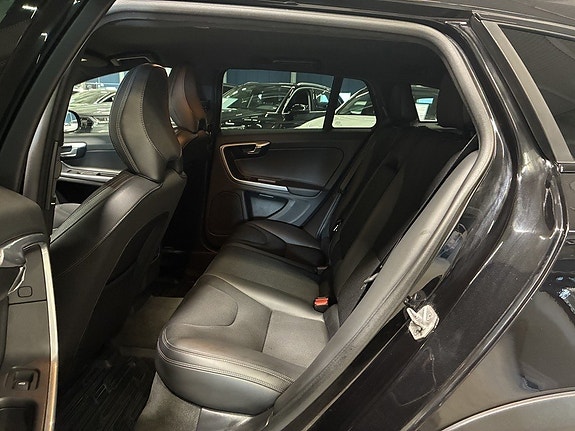 Volvo V60 Cross Country 10 of 18