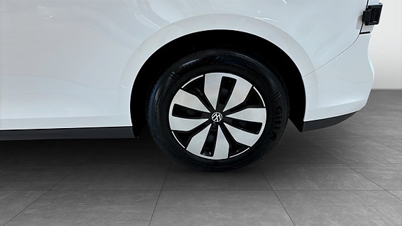 Volkswagen ID. Buzz 6 of 12
