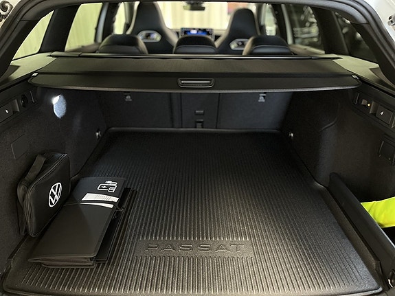 Volkswagen Passat 11 of 15
