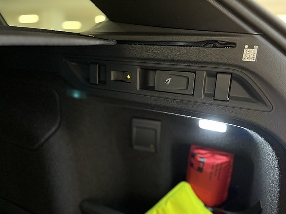 Volkswagen Passat 12 of 15