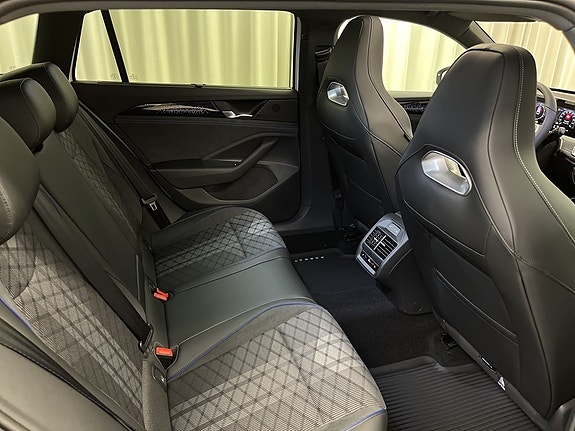 Volkswagen Passat 14 of 15