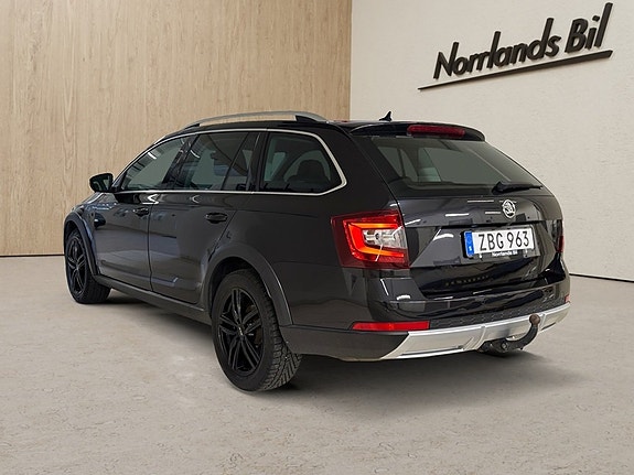 Skoda Octavia Scout 2 of 5