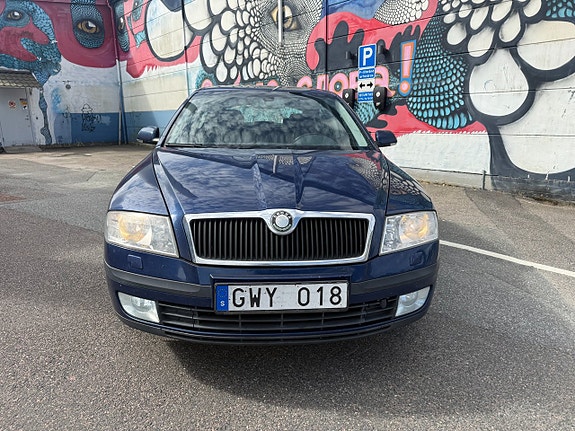 Skoda Octavia 2 of 5