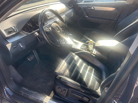 Volkswagen Passat Alltrack 3 of 5