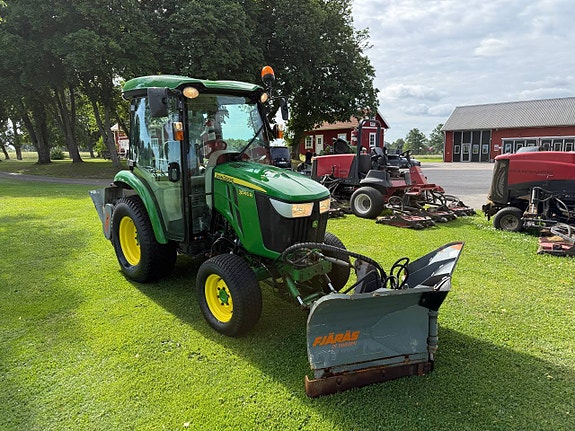 John Deere 3045R Kompakttraktor Vinterutrustad 3 of 12