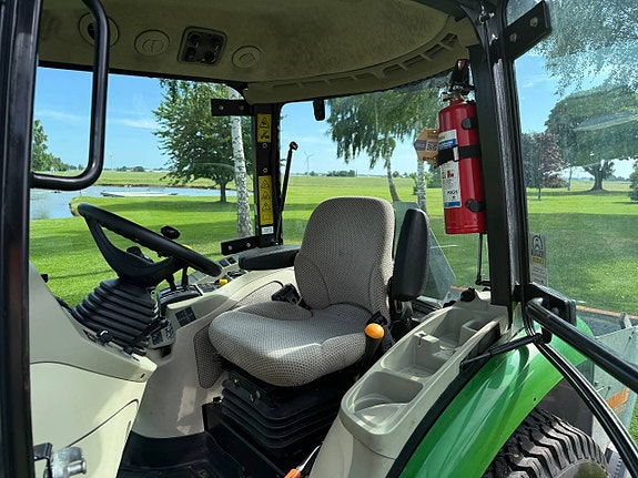 John Deere 3045R Kompakttraktor Vinterutrustad 9 of 12