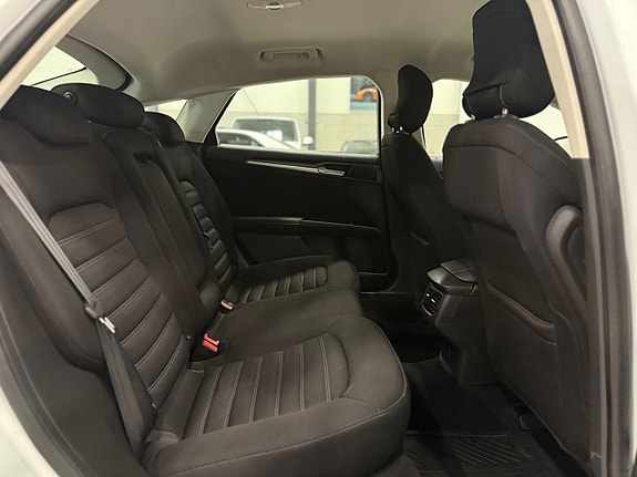Ford Mondeo 13 of 19