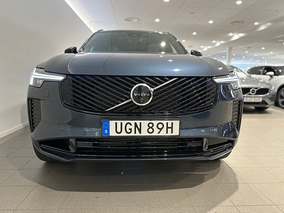 Volvo XC90 2 of 5