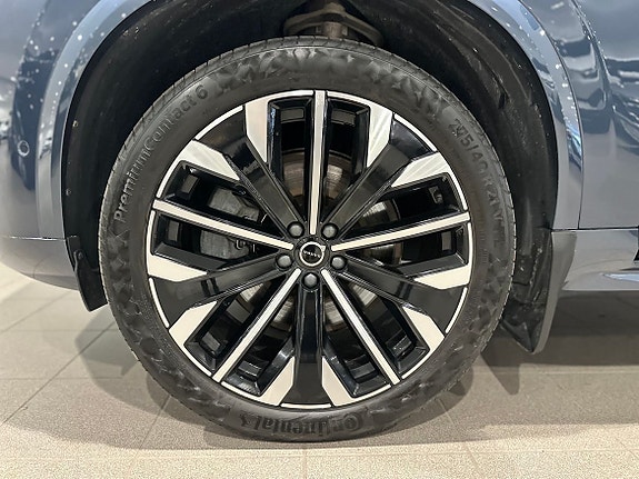 Volvo XC90 3 of 5