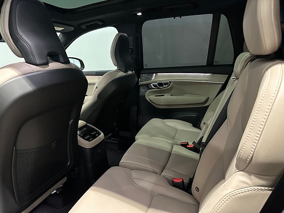 Volvo XC90 11 of 24