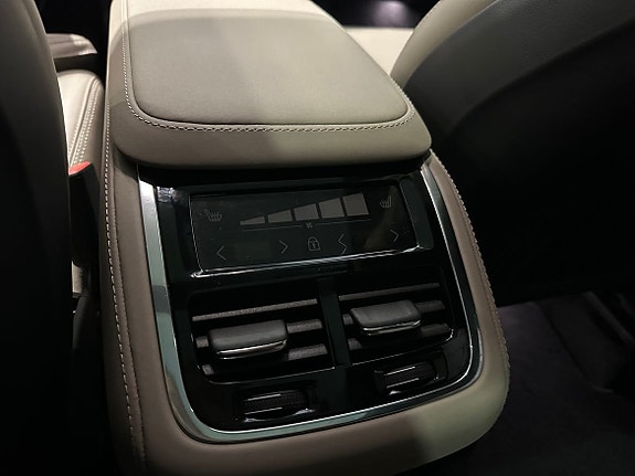 Volvo XC90 15 of 24