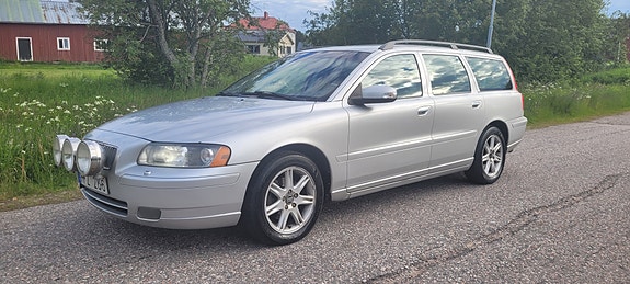 Volvo V70 3 of 5