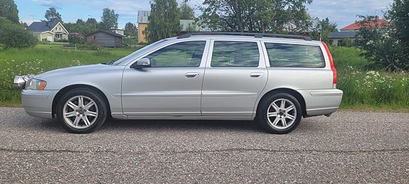 Volvo V70 2 of 5